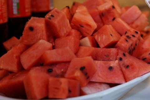 Juicy Watermelon Cubes Displayed in a Serving Bowl Foto stock