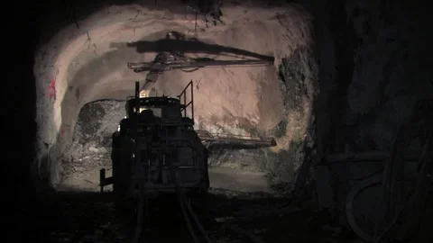 Jumbo drilling at end of drive Vidéo 321048261