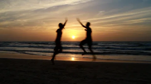 Jump at sunset Vídeos de archivo 22542618