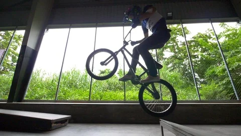 Jumping bike 스톡 동영상 93832229