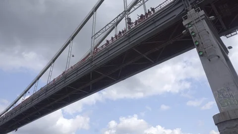 Jumping from the bridge Video stock 95542835