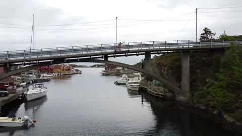 Jumping from a Bridge in Norway Vidéo 262050332