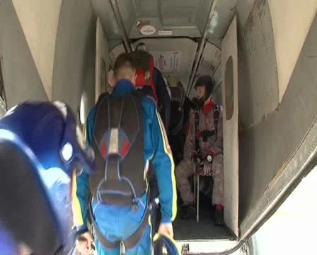 Before jumping Stockbeeldmateriaal 10728045