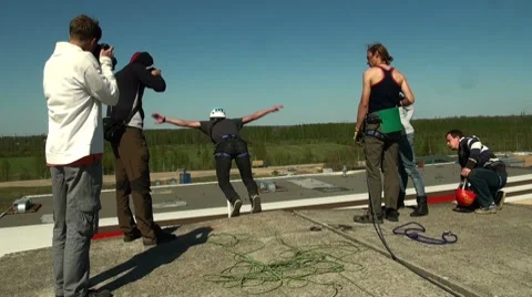 Jumping from a height, jumps with a cord Video stock 7753284