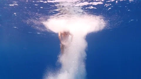 Jumping in to the sea Video stock 72290439