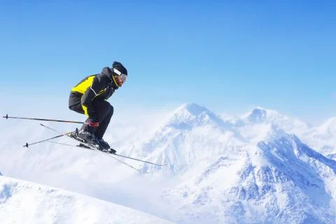 Jumping skier at mountains 库存照片