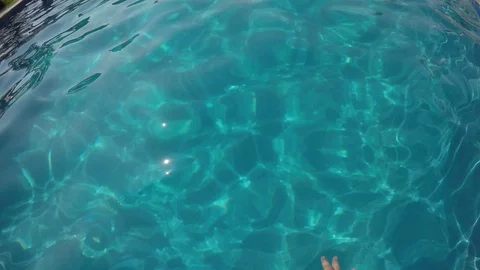 Jumping in swimming pool and going underwater Stockbeeldmateriaal 94222286