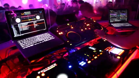 Jumpy DJ Set Video stock 39241875