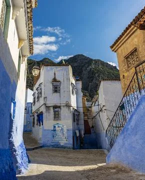A junction in the pathways of the blue city Fotos Stock