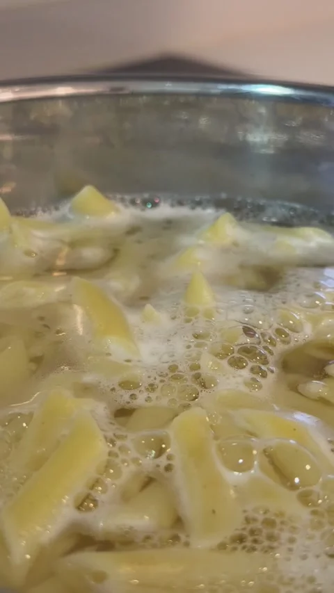 June 2 2026 vertical full hd time lapse of delicious italian macaroni pasta Stock Footage 336201020