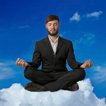 Junger mann meditiert auf einer wolke, studio shot Stock Photos