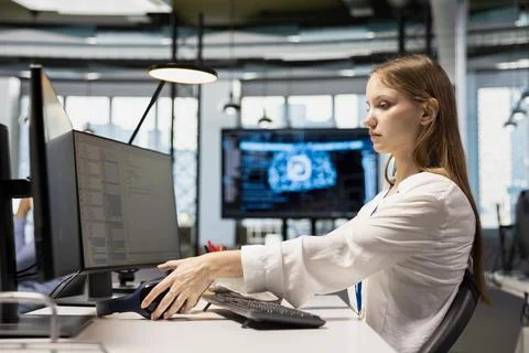 Junior dev speeding up tasks by following AI language model suggestions Foto stock