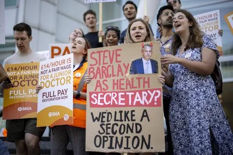 Junior doctors strike over pay in London, United Kingdom - 14 Jun 2023 Fotos Stock