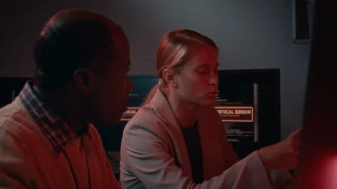 Junior Female System Administrator Crying during Hacker Attack on Network 스톡 동영상 288794235