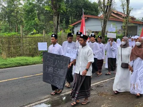 Junior High School students take part in the National Santri Day parade Stock Photos