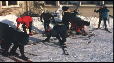 Junior ski school (Vintage 8 mm amateur film) Stockbeeldmateriaal 8903474