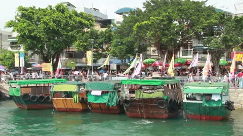 Junk docking at Cheung Chau's Pier Stock Footage 52885514