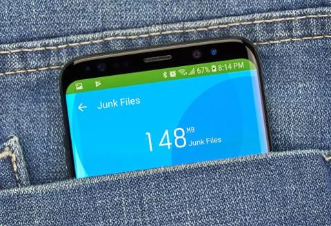 Junk files cleaner mobile app on Samsung s8. Stock Photos