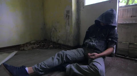 Junkie in an abandoned building 스톡 동영상 58594998