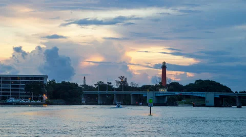 Jupiter Lighthouse Barg Drawbridge Opening at Waterway Stockbeeldmateriaal 42798961