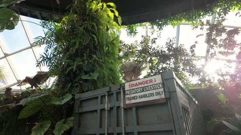 Jurassic World The Experience exhibition inside the Cloud Forest at Singapore. Vidéo 328002743