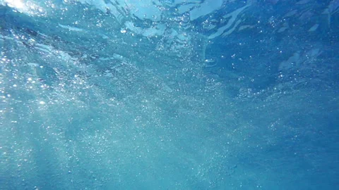 Just below the surface movie, waves, ripples, bubbles and sunrays going thro 스톡 동영상 156957407