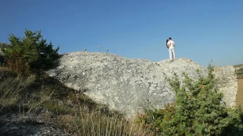 Just Married On Rock 库存影片 22276392