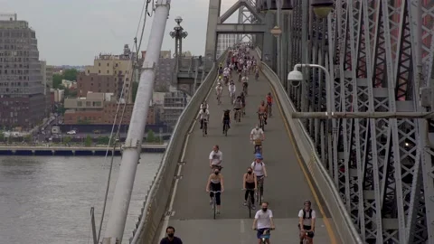 Justice Ride NYC - BLM protest bicycle ride on the Williamsburg Bridge 스톡 동영상 134209537