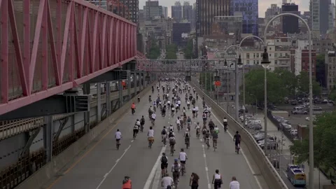 Justice Ride NYC - BLM protest bicycle ride on the Williamsburg Bridge 스톡 동영상 134209575