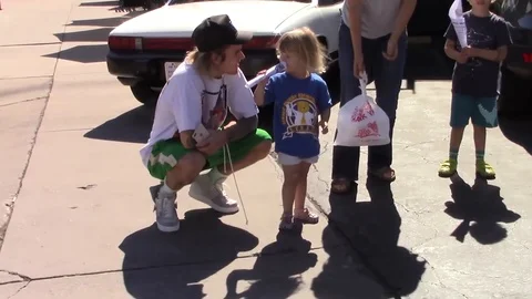 Justin Bieber playing with childrens Video stock 123630345