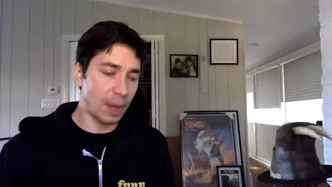 Justin Long is interviewed by Stefan Pape for new movie 'Safe Spaces' - 2020 Video stock 154336480
