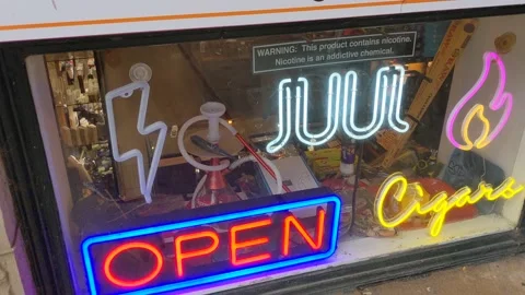 Juul Cigars open Signage 動画素材 169170457