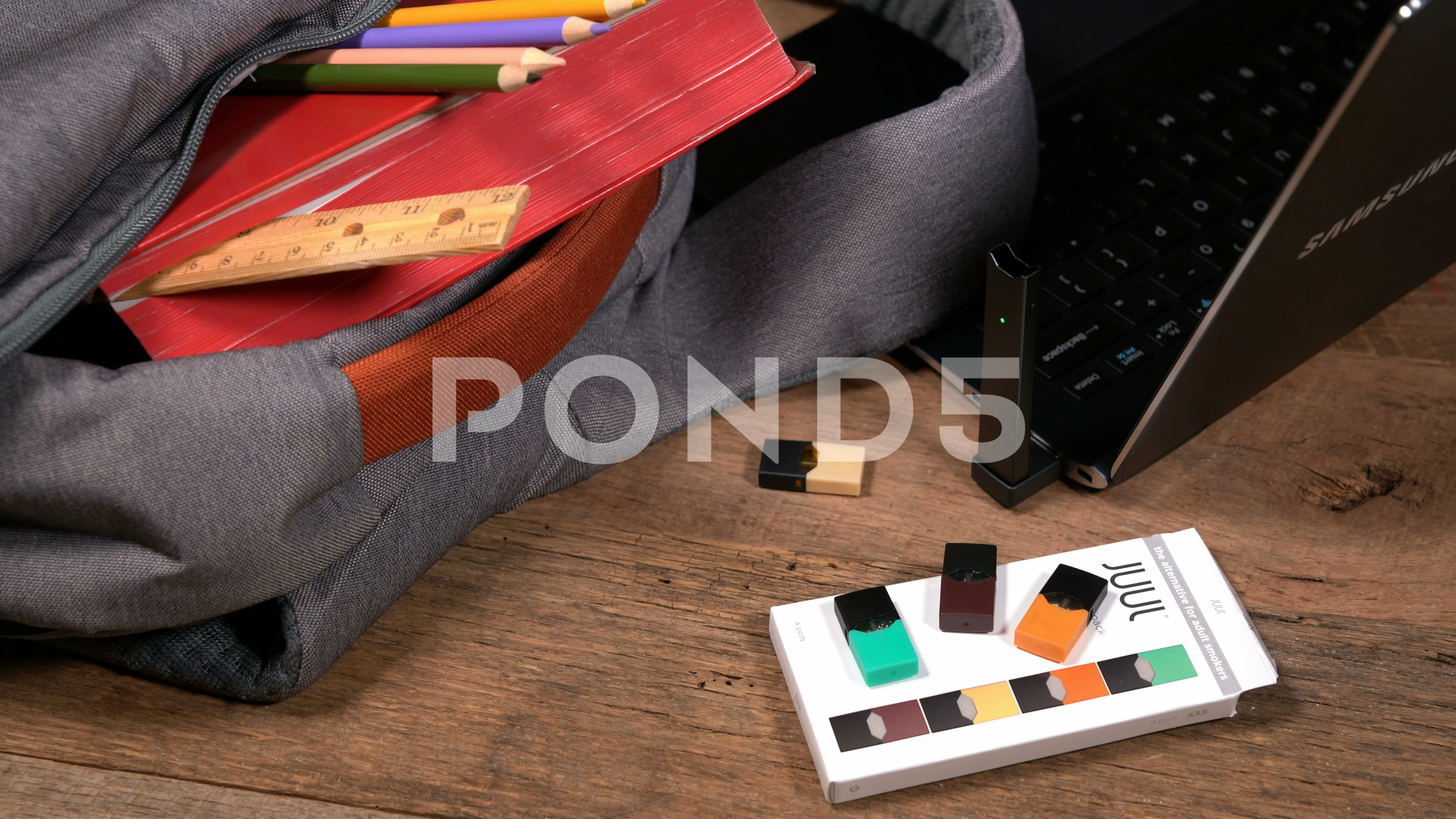 elf bar vape uk Juul Charger Stock Photos main image 0