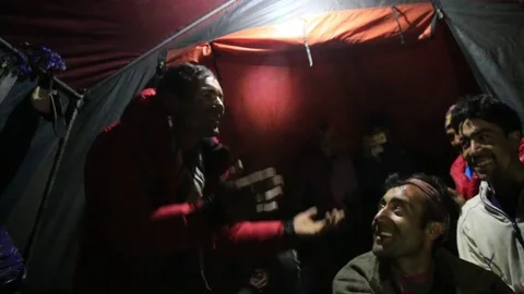 K2 Trek Porter Singing 스톡 동영상 78883692