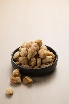 Kaeb Moo or Crispy pork rinds are a popular Thai snack. Foto stock