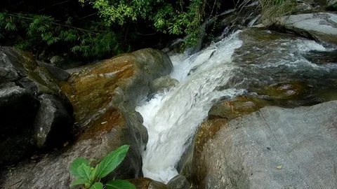 Kaew Chan Waterfall. Video stock 98248250