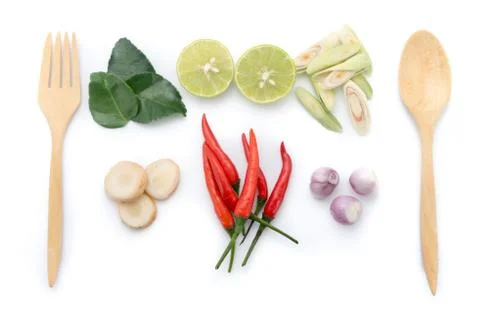 Kaffir lime leaf, lemon, chopped lemongrass, galangal, chili, onions Foto stock