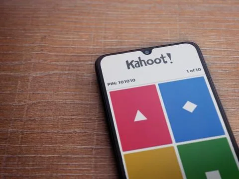 Kahoot! app launch screen with logo on the display of a black mobile smartpho Stock Photos