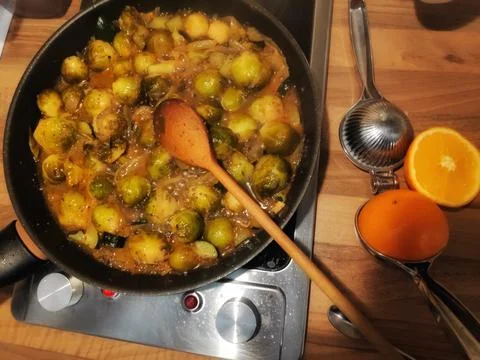 Kale Cooking in a Pan 库存照片