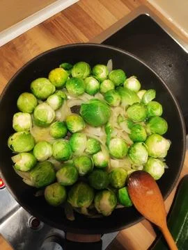 Kale Preparation in a Pan 库存照片