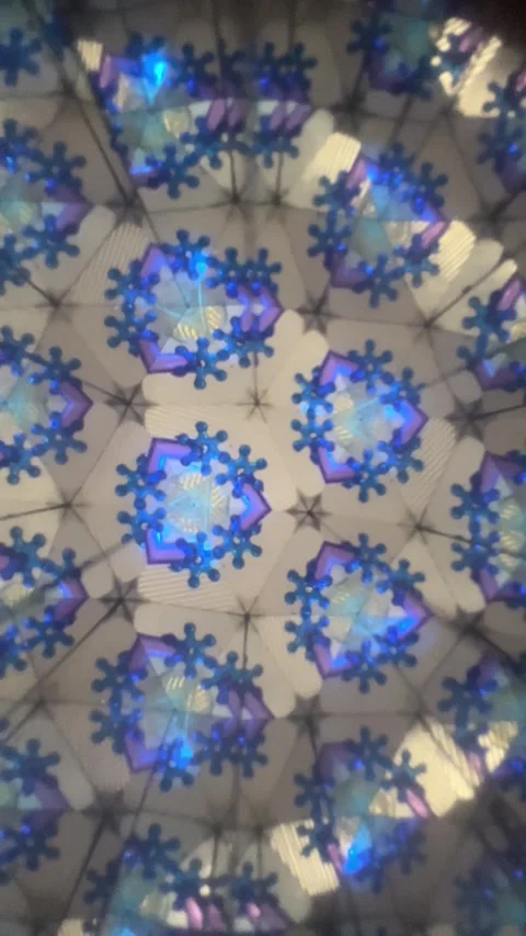 Kaleidoscopic pattern changing with colorful shapes 動画素材 341854572
