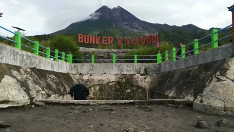 Kaliadem Merapi Bunker Video stock 169070353