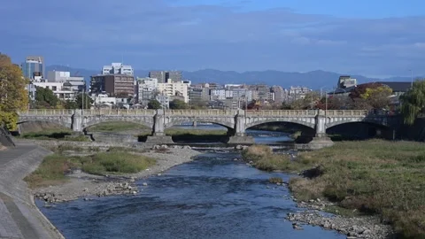 Kamo River flowing under a bridge in Kyoto, Japan Vídeo Stock 305411894