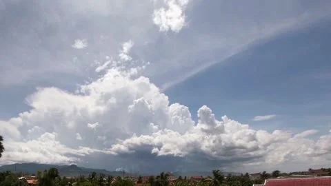 Kampot Clouds Over Bokor with Moving Away Camera Vidéo 135804508