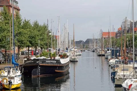 Kanal in Kopenhagen Schifffahrt in Kopenhagen/Dänemark - Shipping in Copen.. Stock Photos