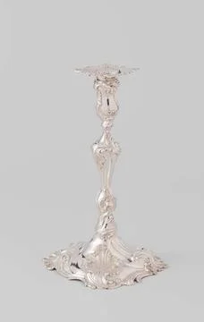 Kandelaar.The vaulted base is rectangular in diameter, with rounded corner... Foto stock