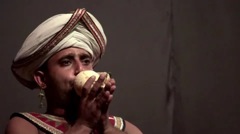 Kandyan Traditional Dance Performance. Seashell trumpeter. Kandy, Sri Lanka. Stock Footage 32791640