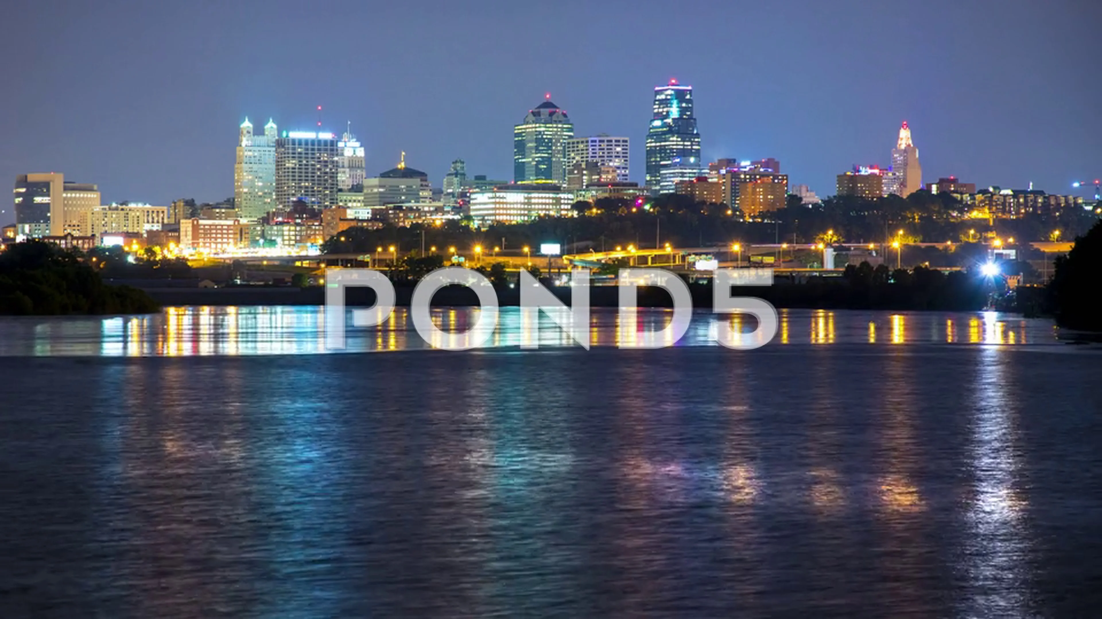 Kansas City Downtown Timelapse at Night Overlooking the Missouri River, image size:3840x2160