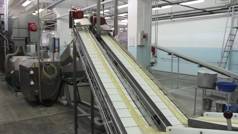 Karamel 028An infinitely long caramel billet moves on a conveyor belt Stock Footage 130395103
