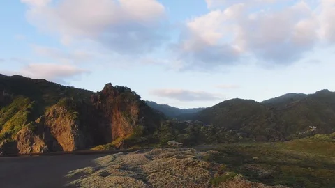 Karekare Beach flight showing the Waitakere ranges Stockbeeldmateriaal 101326257